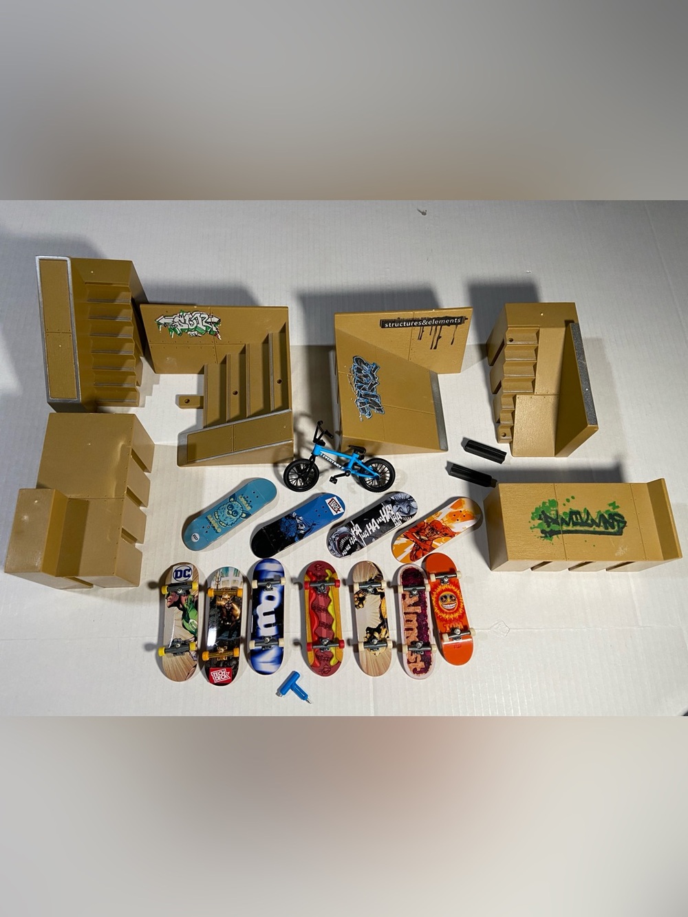 Tech Deck Fingerboards and Finger Bike Skate Park Kit
